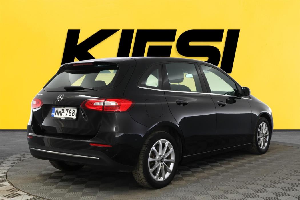 MERCEDES-BENZ B 2022