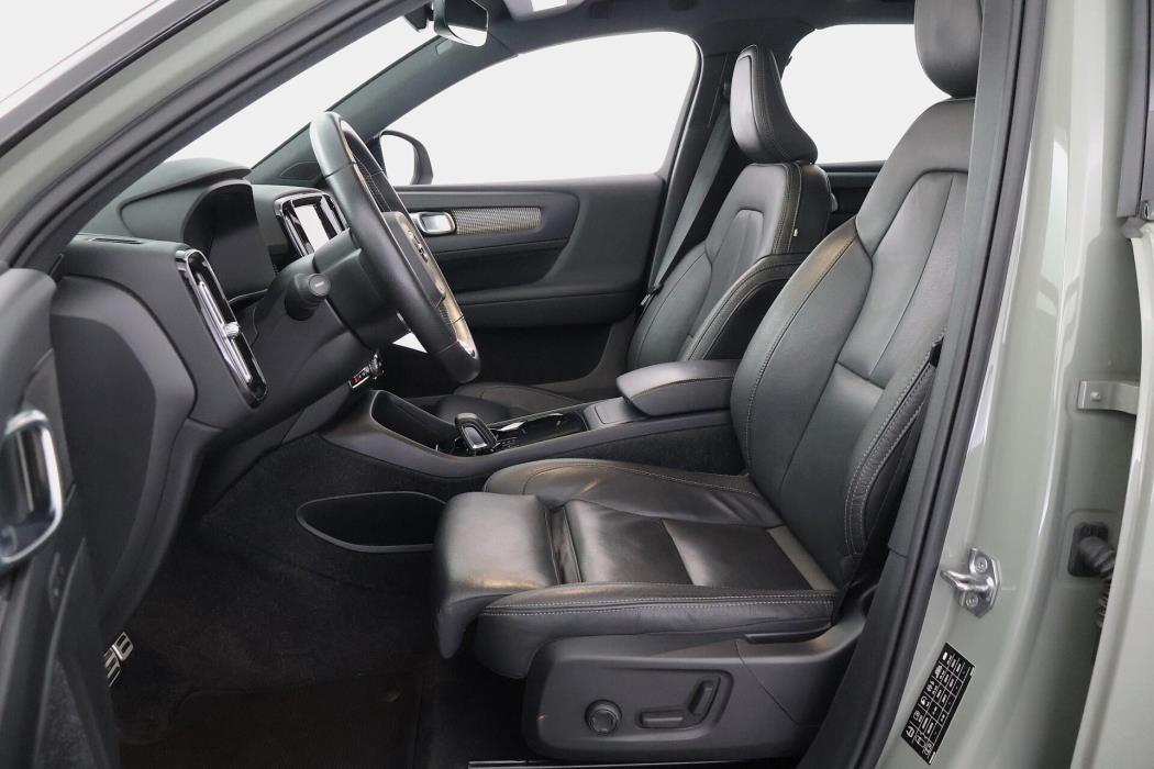 VOLVO XC40 2021
