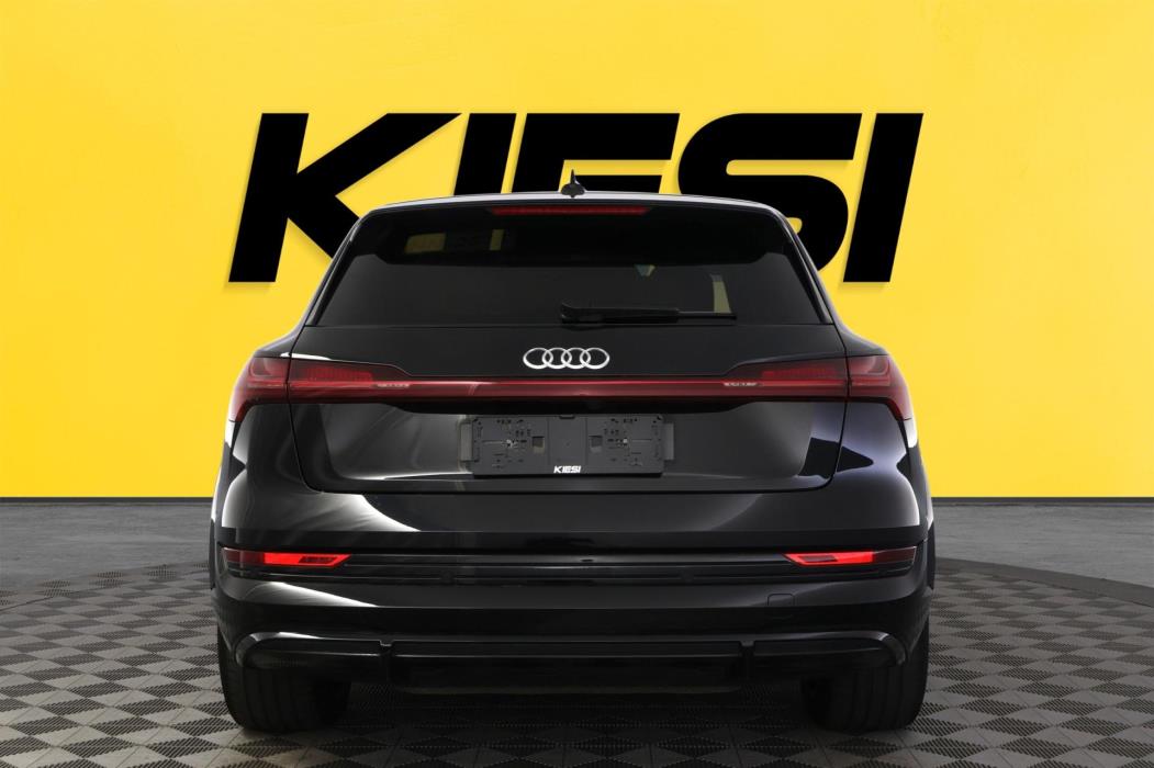 AUDI e-tron 2023
