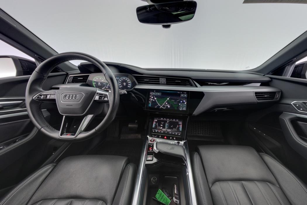 AUDI e-tron 2023