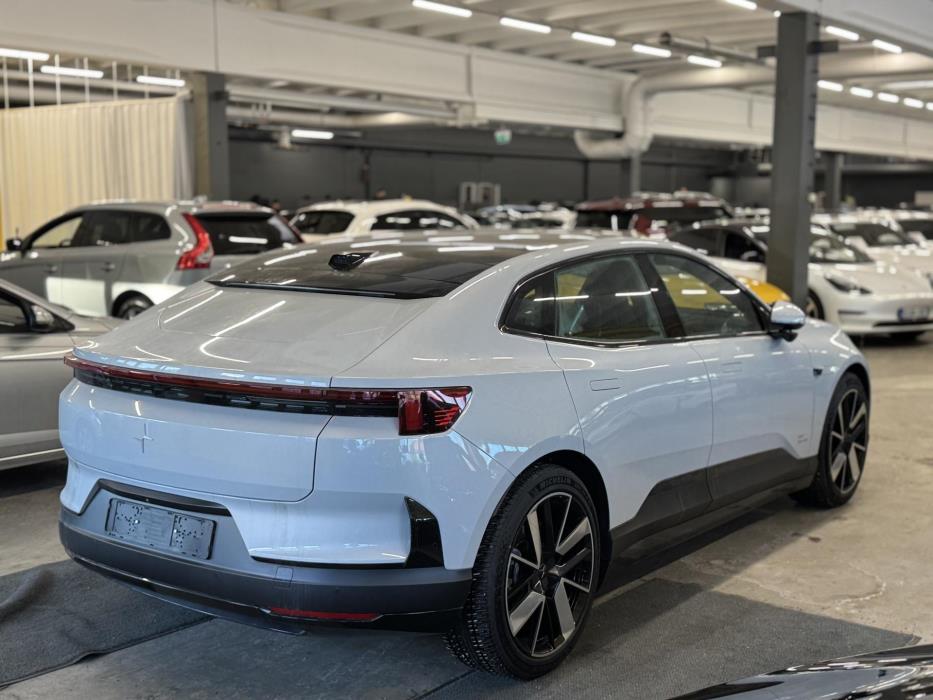 POLESTAR 4 2025