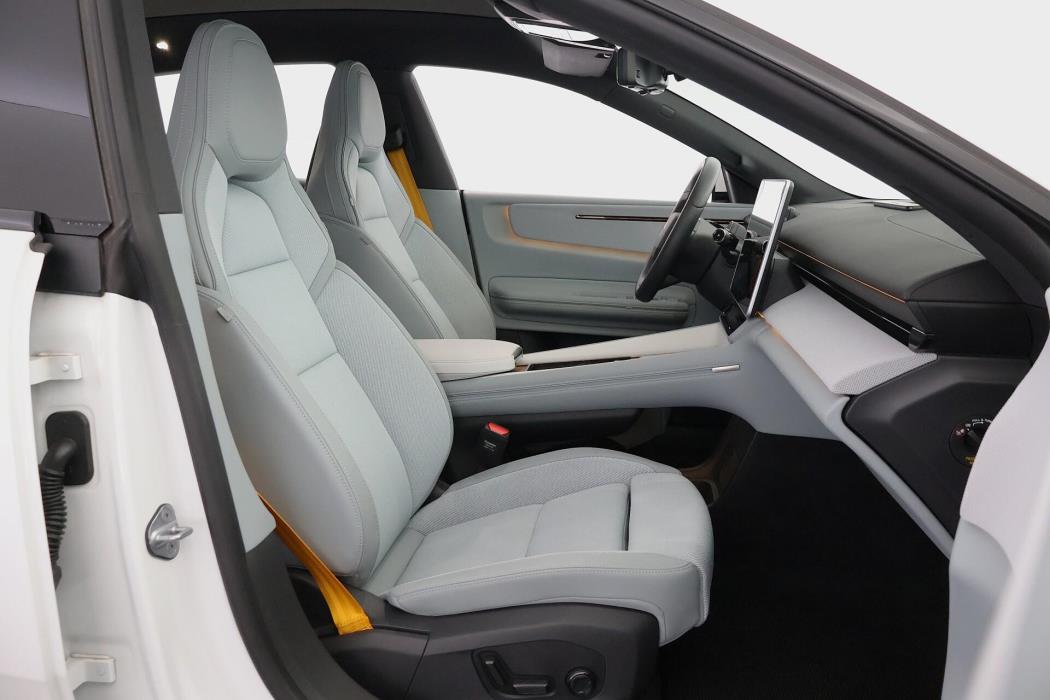 POLESTAR 4 2025