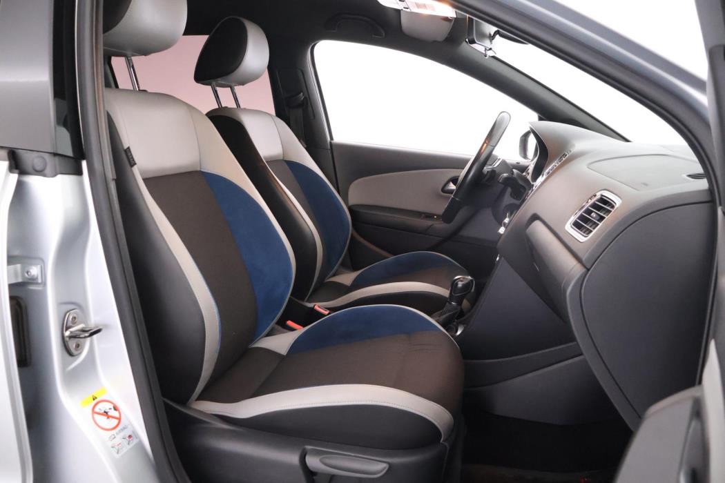 VOLKSWAGEN Polo 2014