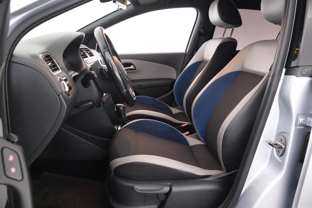 VOLKSWAGEN Polo 2014