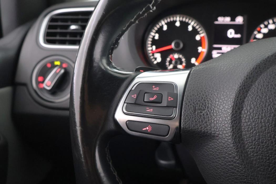 VOLKSWAGEN Polo 2014