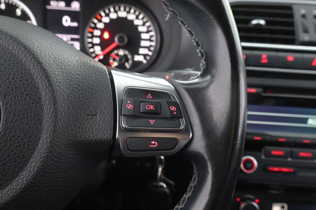 VOLKSWAGEN Polo 2014