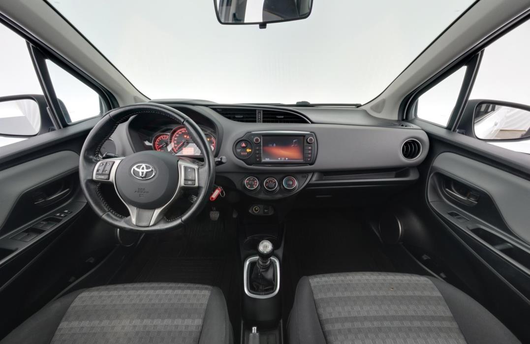 TOYOTA Yaris 2016