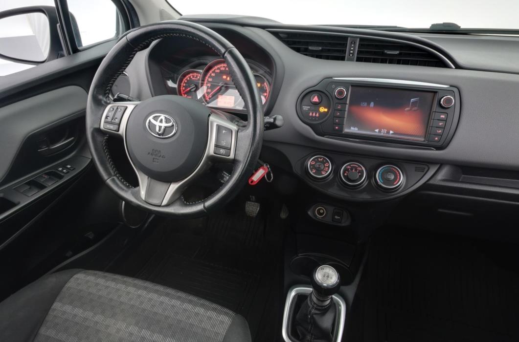 TOYOTA Yaris 2016
