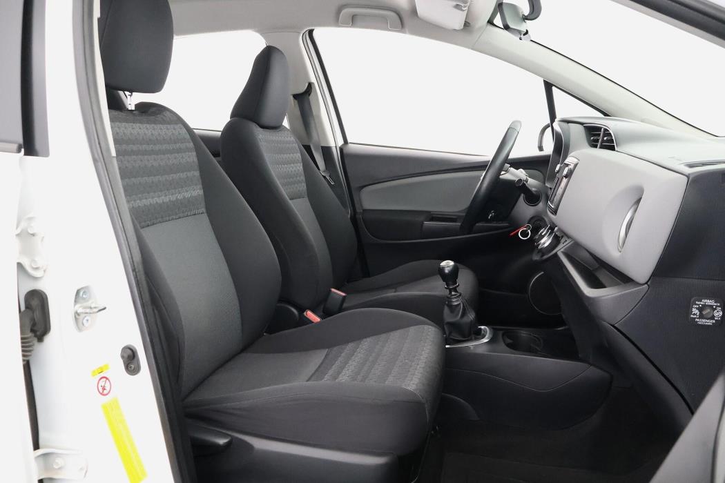 TOYOTA Yaris 2016