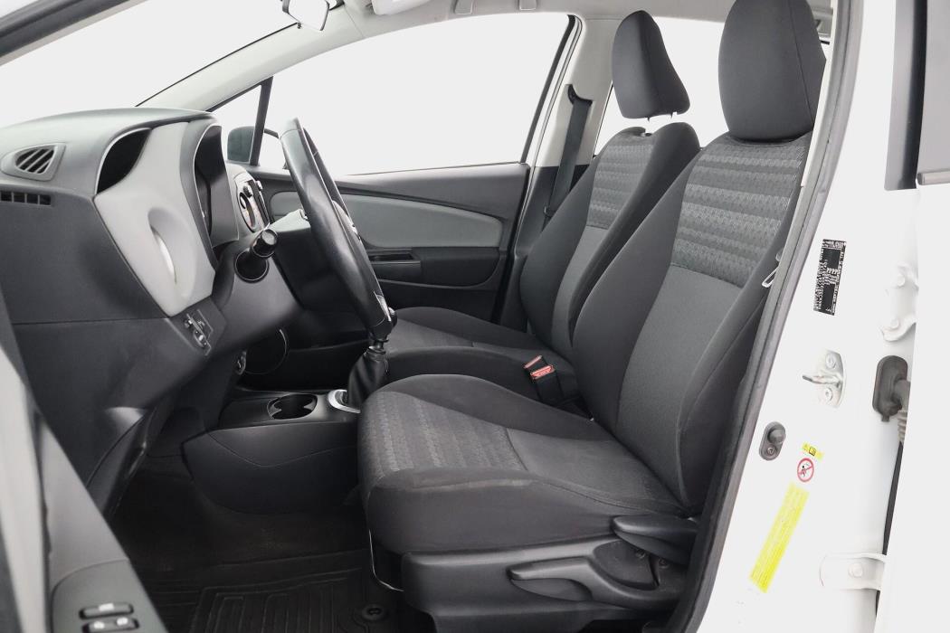 TOYOTA Yaris 2016