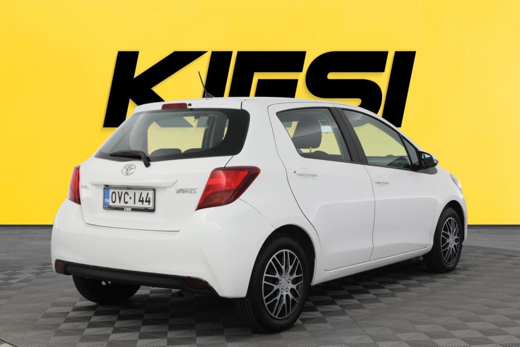 TOYOTA Yaris 2016
