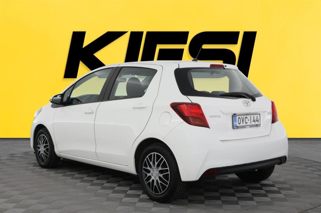 TOYOTA Yaris 2016