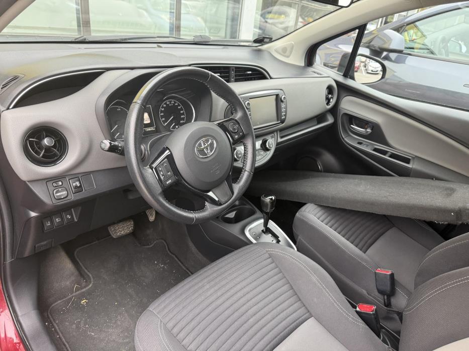 TOYOTA Yaris 2018