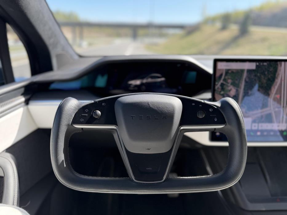 TESLA Model X 2023