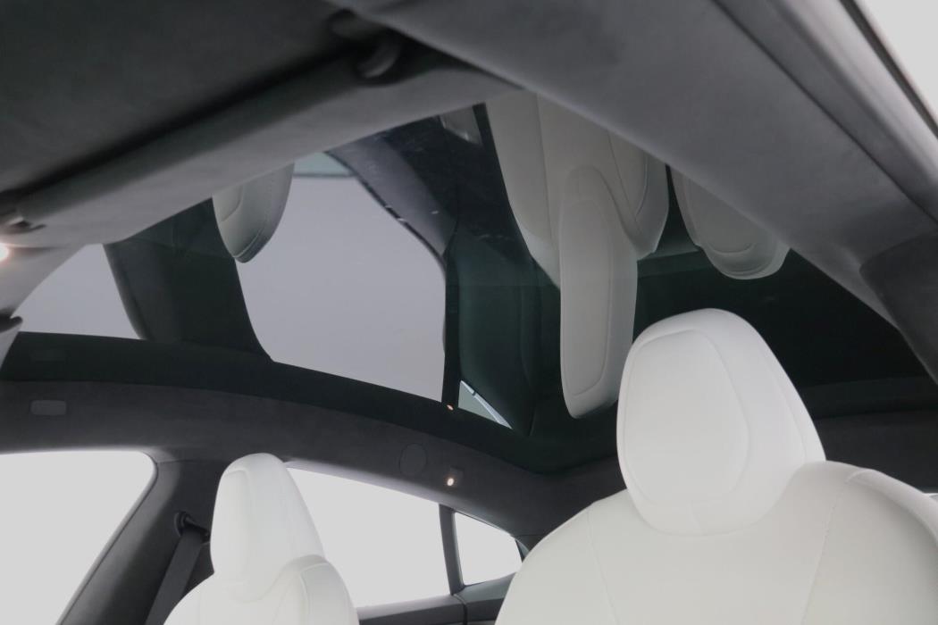 TESLA Model S 2023