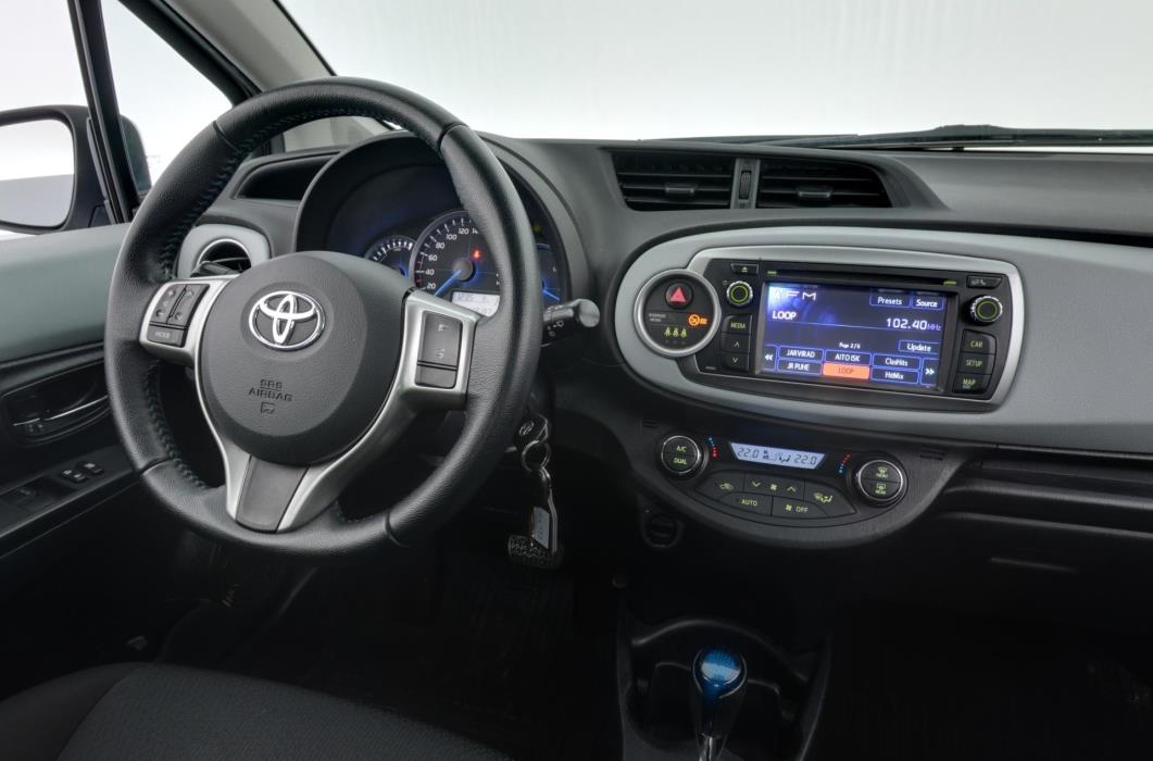 TOYOTA Yaris 2013