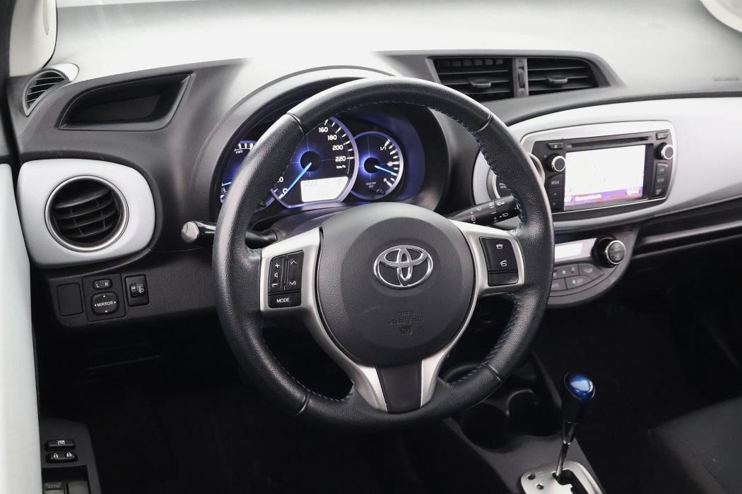 TOYOTA Yaris 2013
