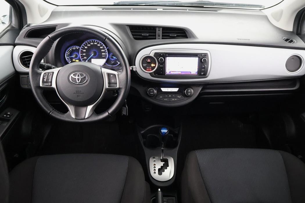 TOYOTA Yaris 2013