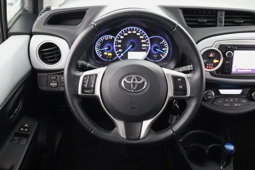 TOYOTA Yaris 2013