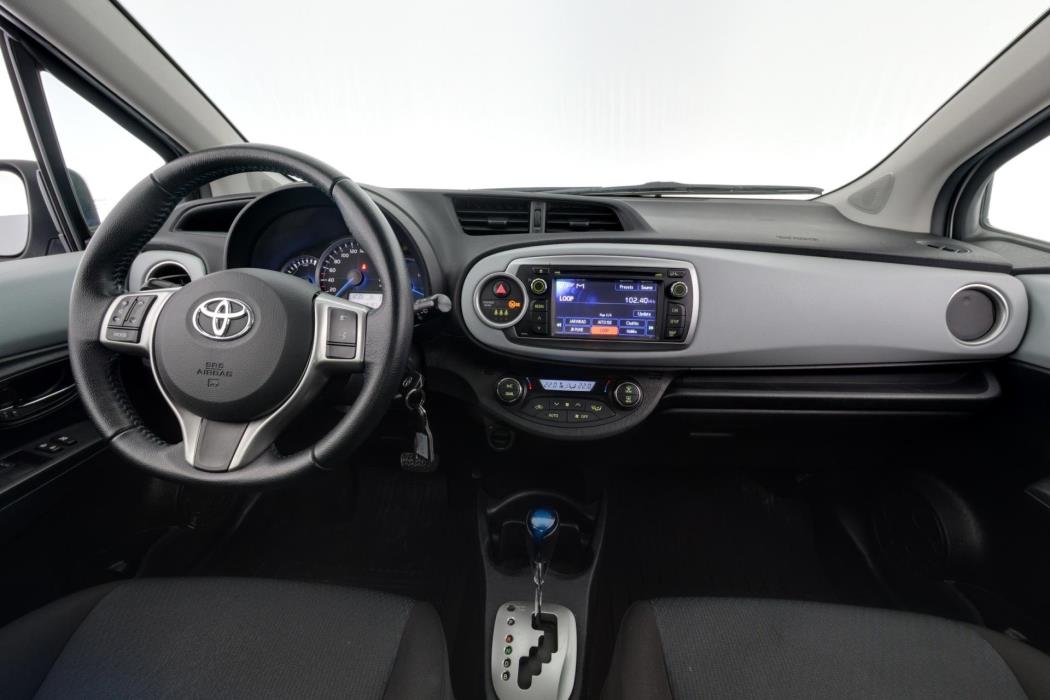 TOYOTA Yaris 2013