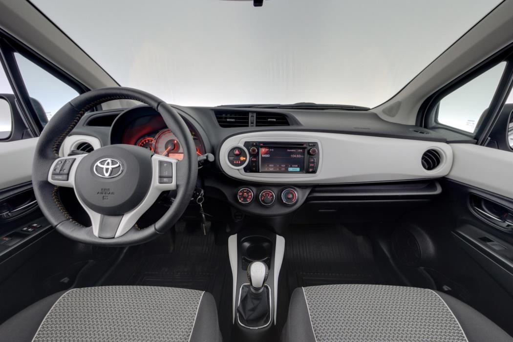 TOYOTA Yaris 2014