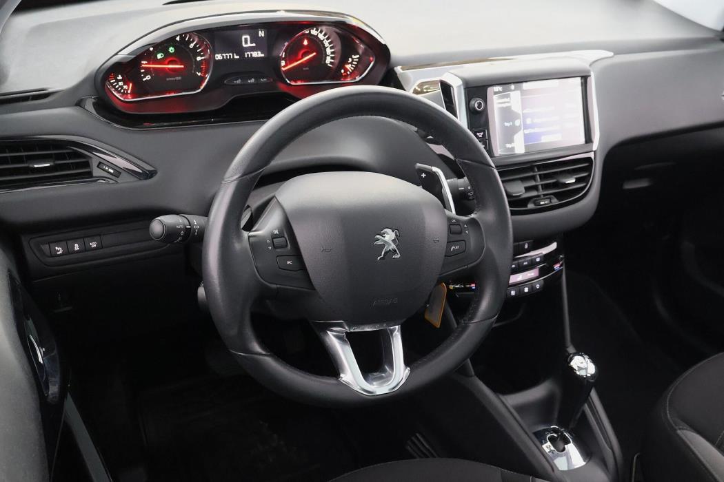 PEUGEOT 208 2014