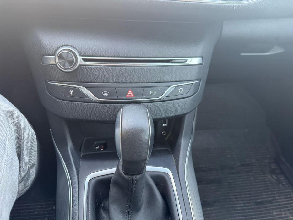 PEUGEOT 308 2016