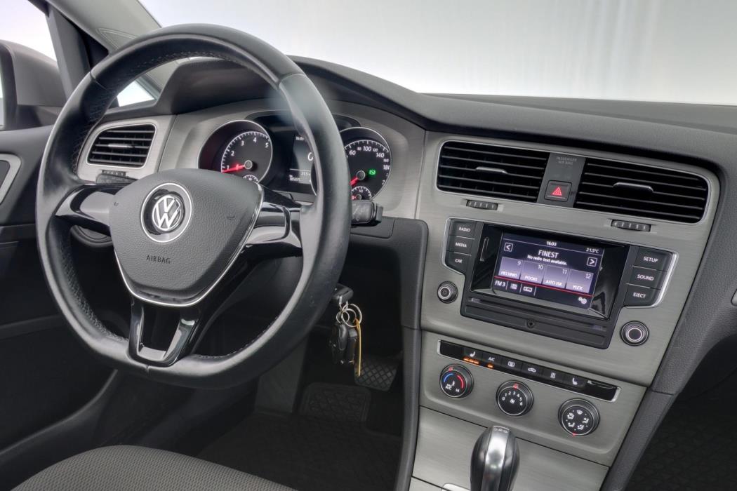 VOLKSWAGEN Golf 2015