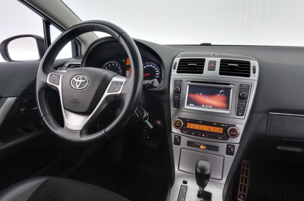 TOYOTA Avensis 2015