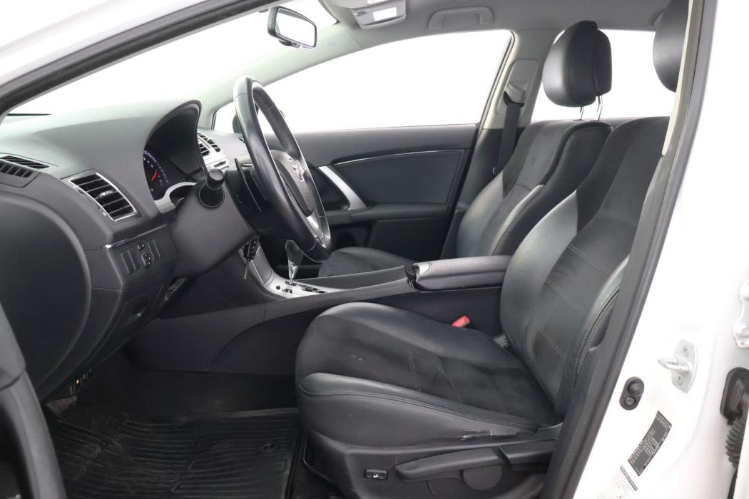 TOYOTA Avensis 2015