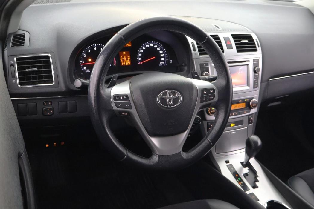 TOYOTA Avensis 2015
