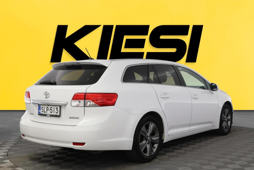 TOYOTA Avensis 2015