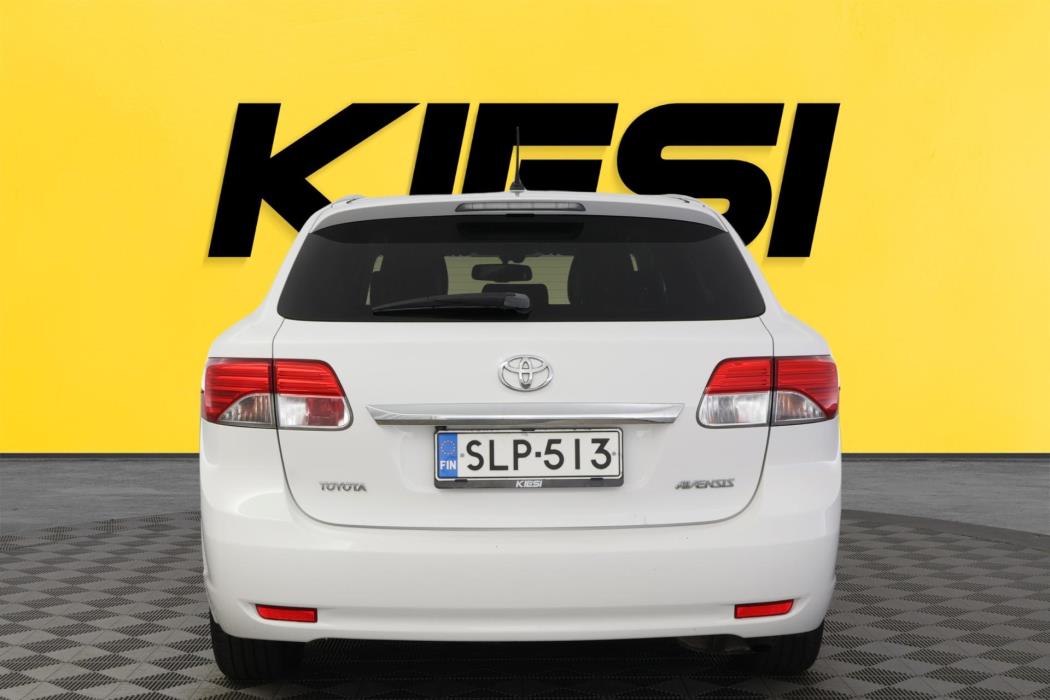 TOYOTA Avensis 2015