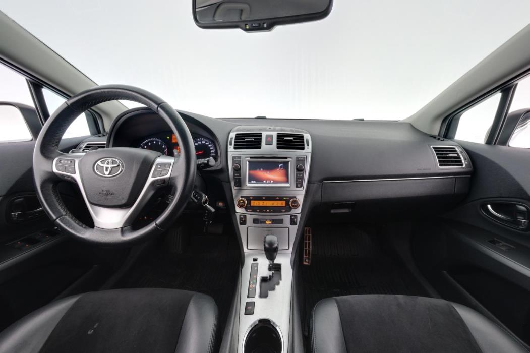 TOYOTA Avensis 2015