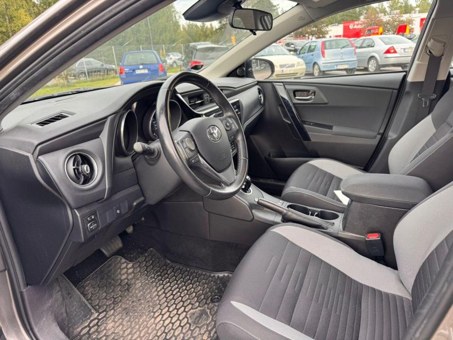 TOYOTA Auris 2017