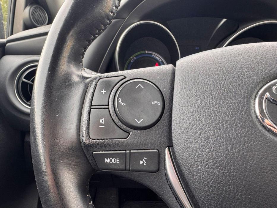 TOYOTA Auris 2017