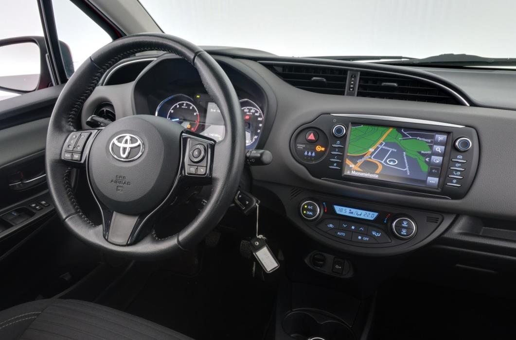 TOYOTA Yaris 2018