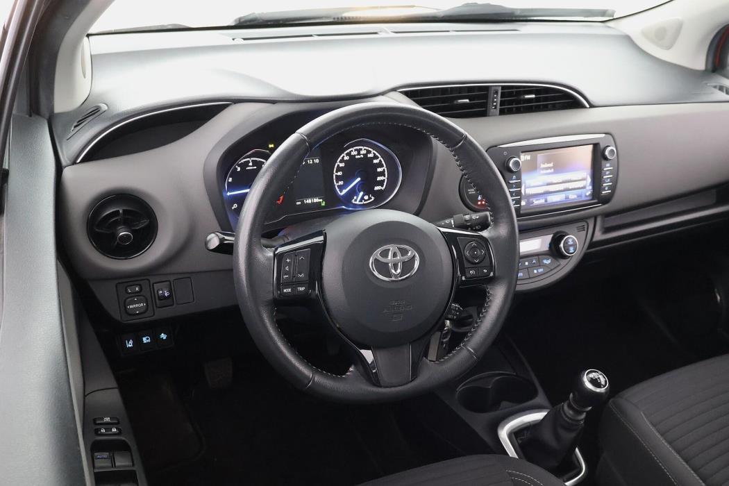 TOYOTA Yaris 2018