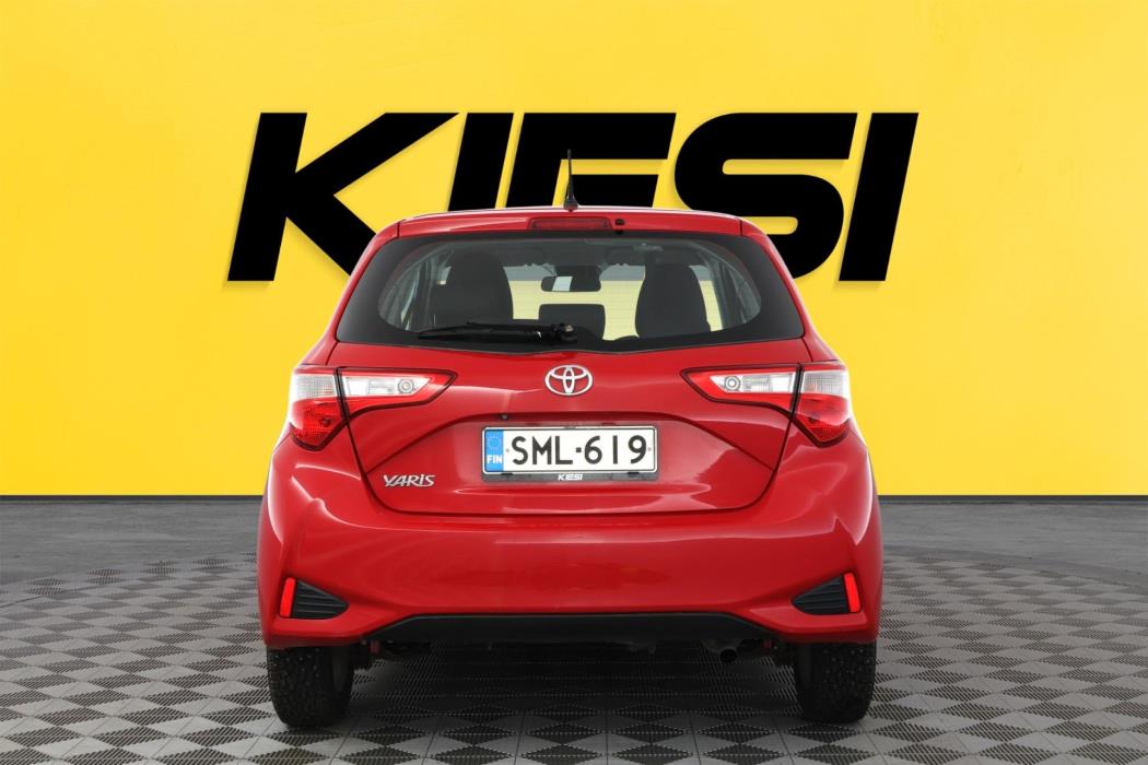 TOYOTA Yaris 2018