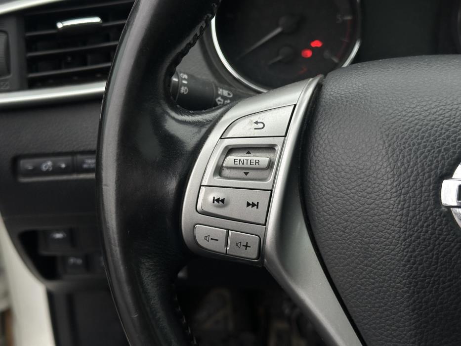 NISSAN Qashqai 2015