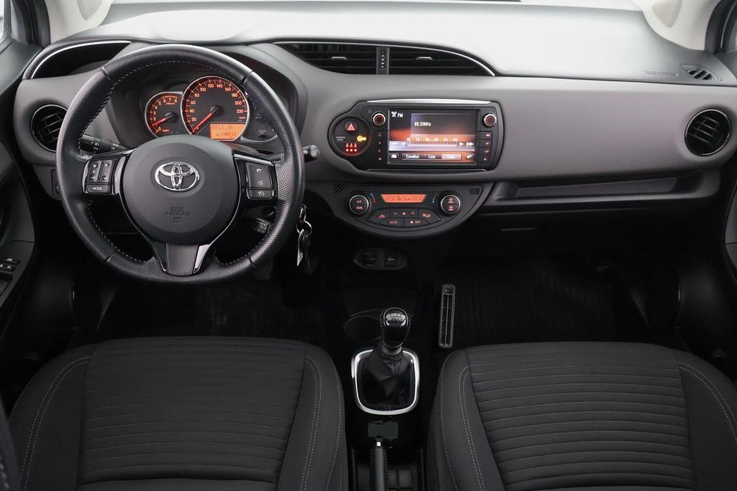 TOYOTA Yaris 2016