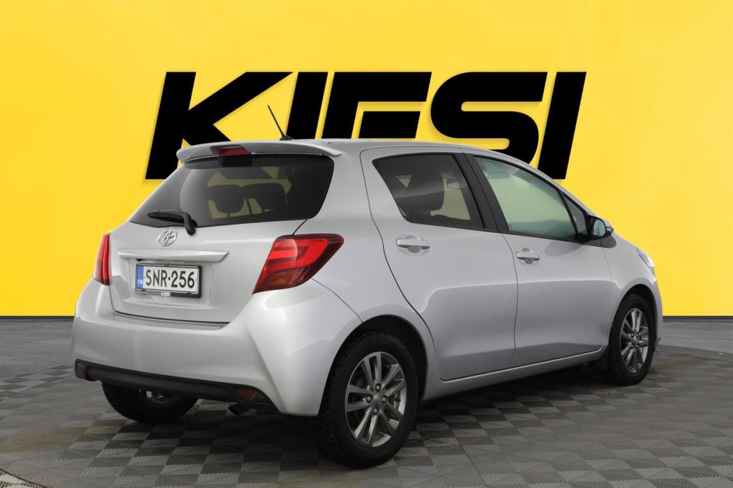 TOYOTA Yaris 2016