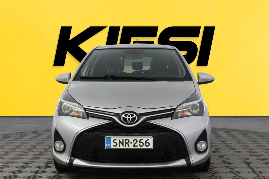 TOYOTA Yaris 2016