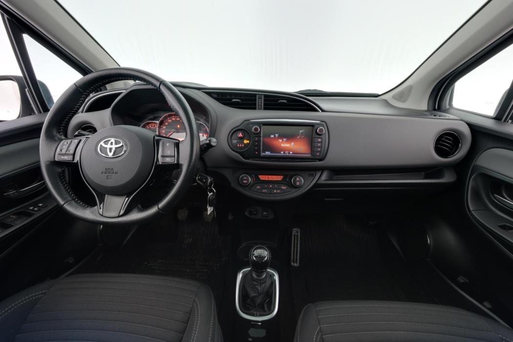 TOYOTA Yaris 2016