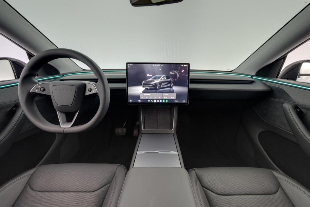 TESLA Model Y 2026