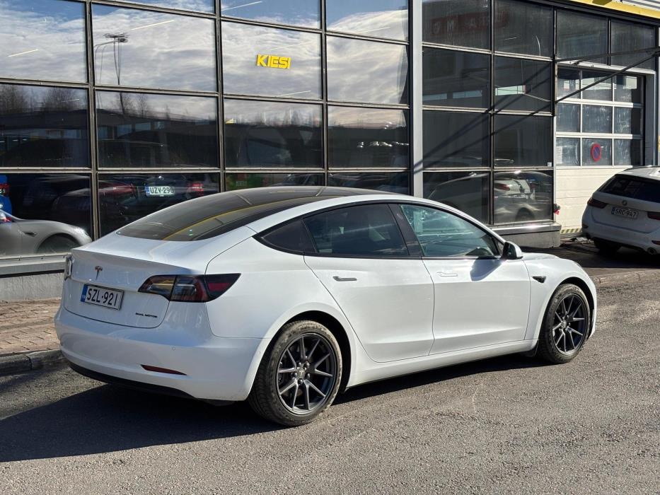 TESLA Model 3 2022