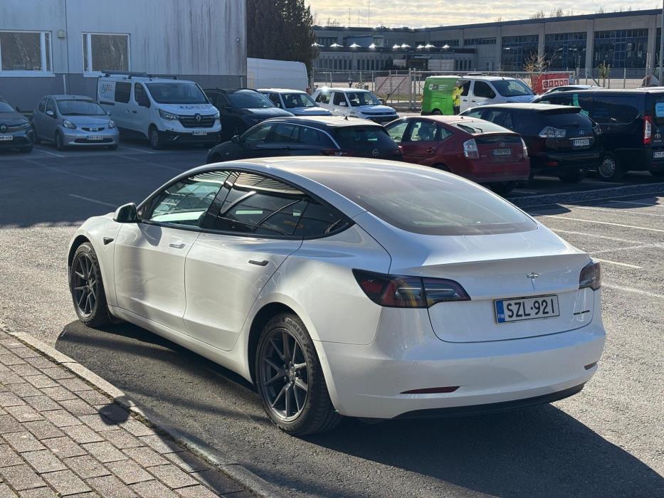 TESLA Model 3 2022