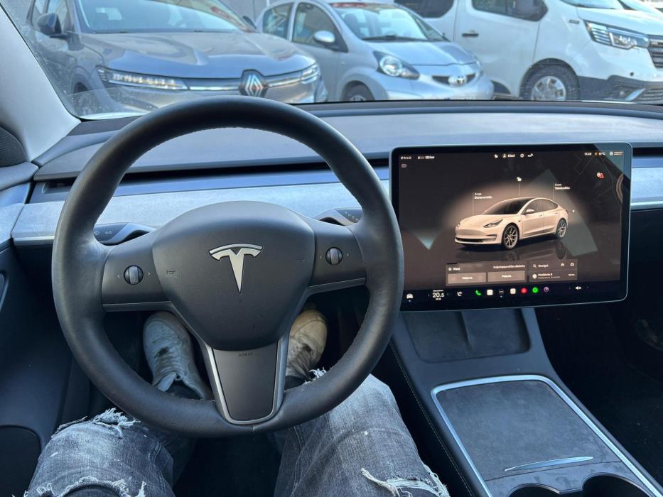 TESLA Model 3 2022