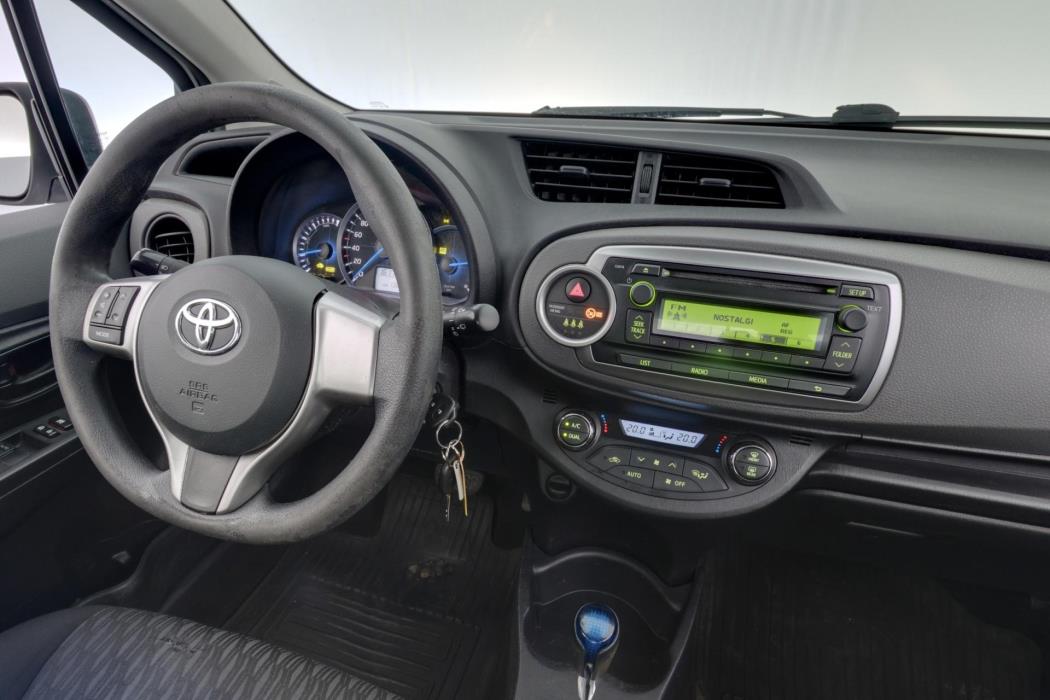 TOYOTA Yaris 2014
