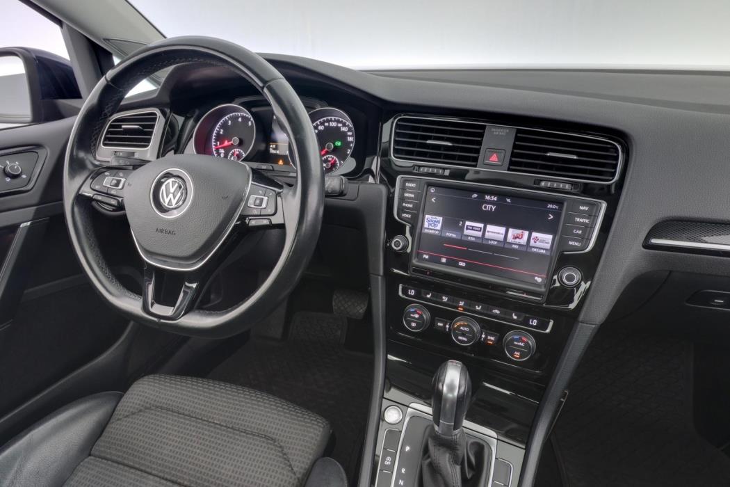 VOLKSWAGEN Golf 2016